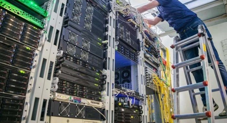 工作站與塔式服務(wù)器的比較及其在計(jì)算機(jī)網(wǎng)絡(luò)中的安裝與維護(hù)